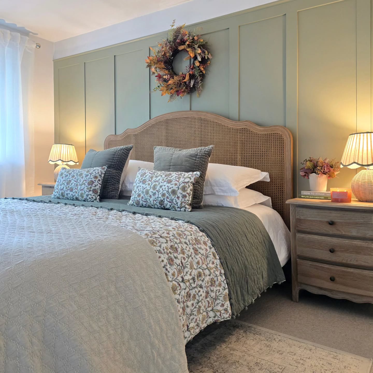 A few Autumn bedroom stills ✨️🤍

I hope you're all having a good week!

#bedroom
#bedroomdetails
#b