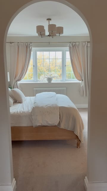 Arches & Roll top tubs 🫶🏼
Master bedroom and ensuite, softening the rooms with an archway into the