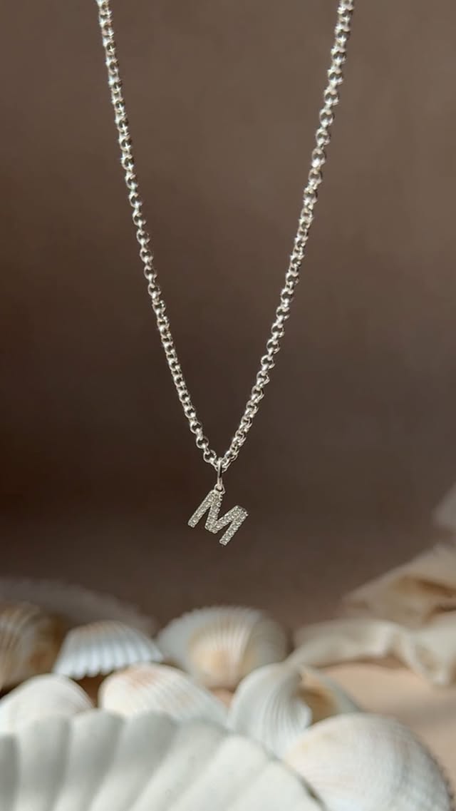 The perfect initial necklace to represent the ones you love most… in this case, Marley 🐶 🐾 

The g