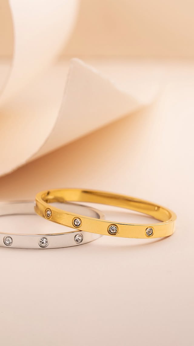 3 ways to take care of your jewellery to make it last 💫✨

What’s your jewellery care hack? 

#jewel