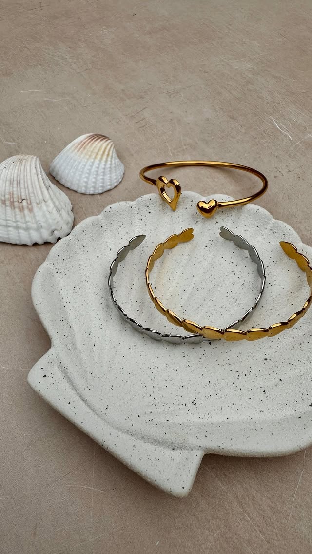 Our BRAND NEW bangles are all heart - which is your fave? 🤍