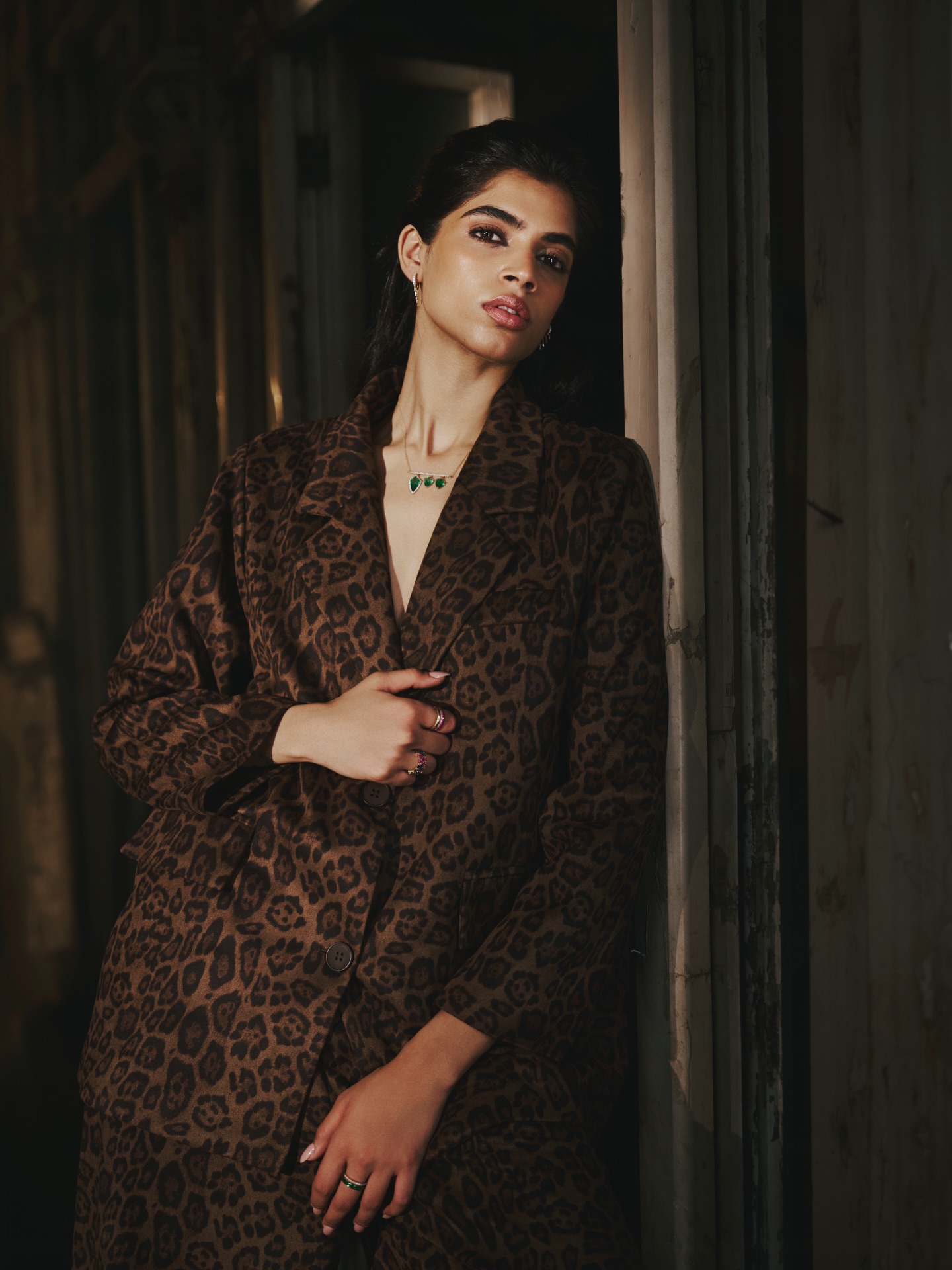 Tailored strength meets statement stones 🐆

@taradaswani calling the fashion shots, and @priajain s