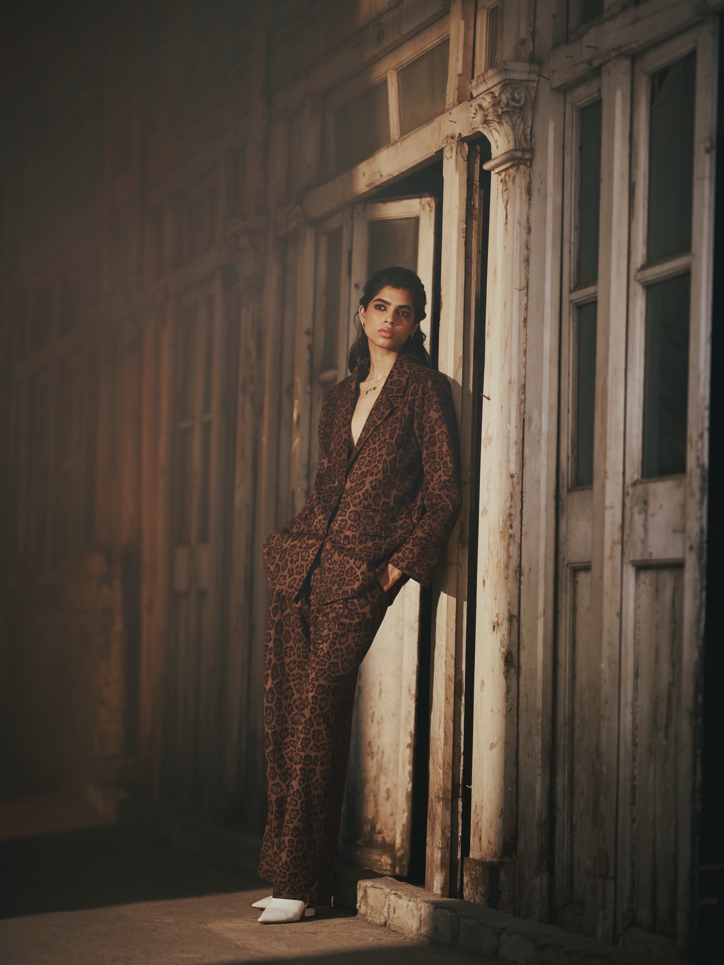 Tailored strength meets statement stones 🐆

@taradaswani calling the fashion shots, and @priajain s