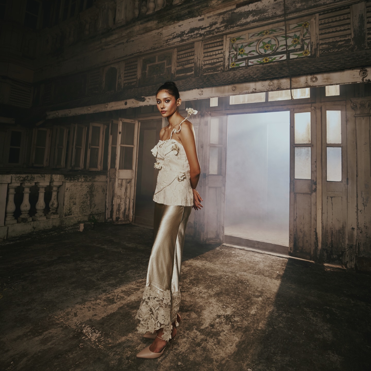 Refined, resolute, and effortlessly striking, this look holds its own 🫶🏻

@taradaswani takes charg