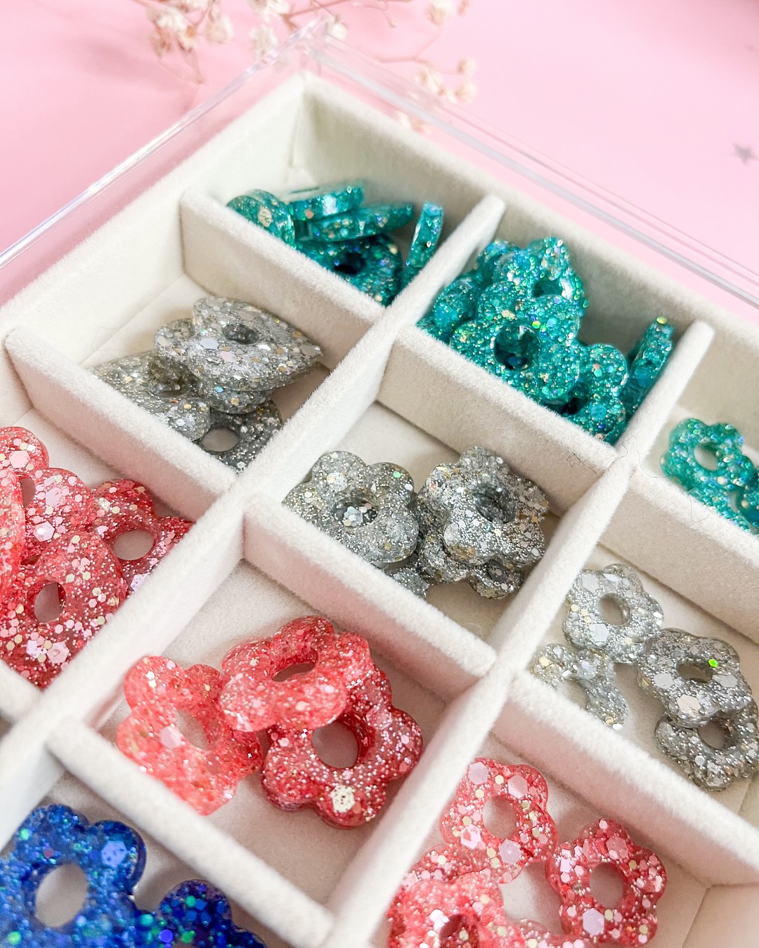 MADE WITH 💖 

🇫🇷Accessoires imaginés et créés à deux pas de Nantes
🎁 -10% sur votre 1re commande