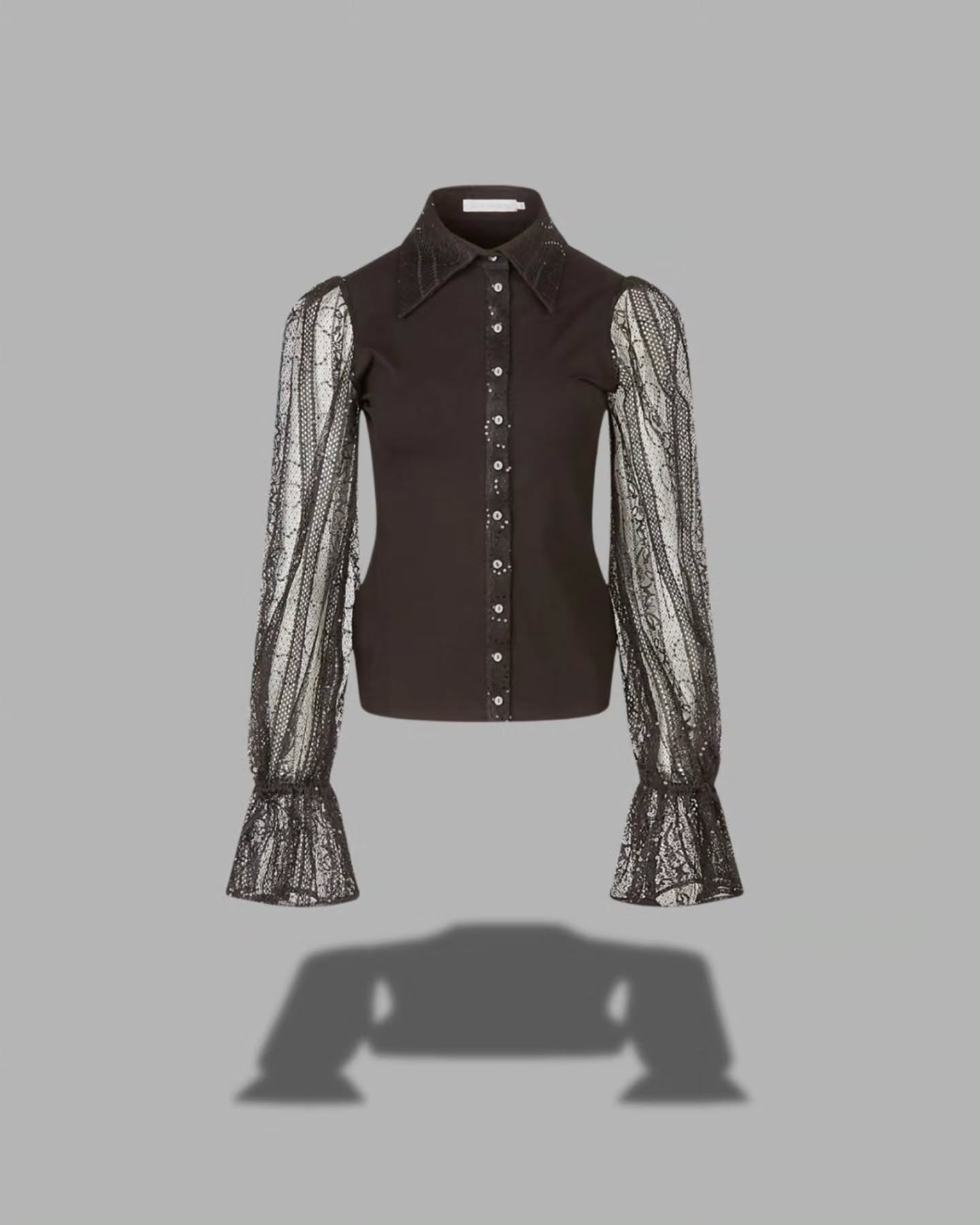 Introducing the alluring DELLA button-down. It’s a sophisticated blend of cozy jersey and breathtaki