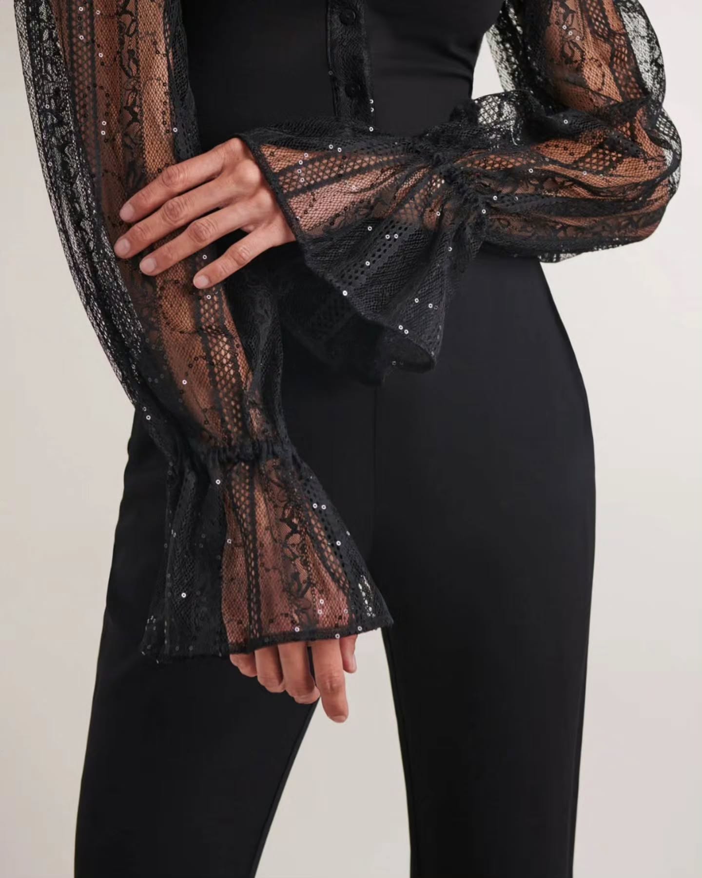 Introducing the alluring DELLA button-down. It’s a sophisticated blend of cozy jersey and breathtaki