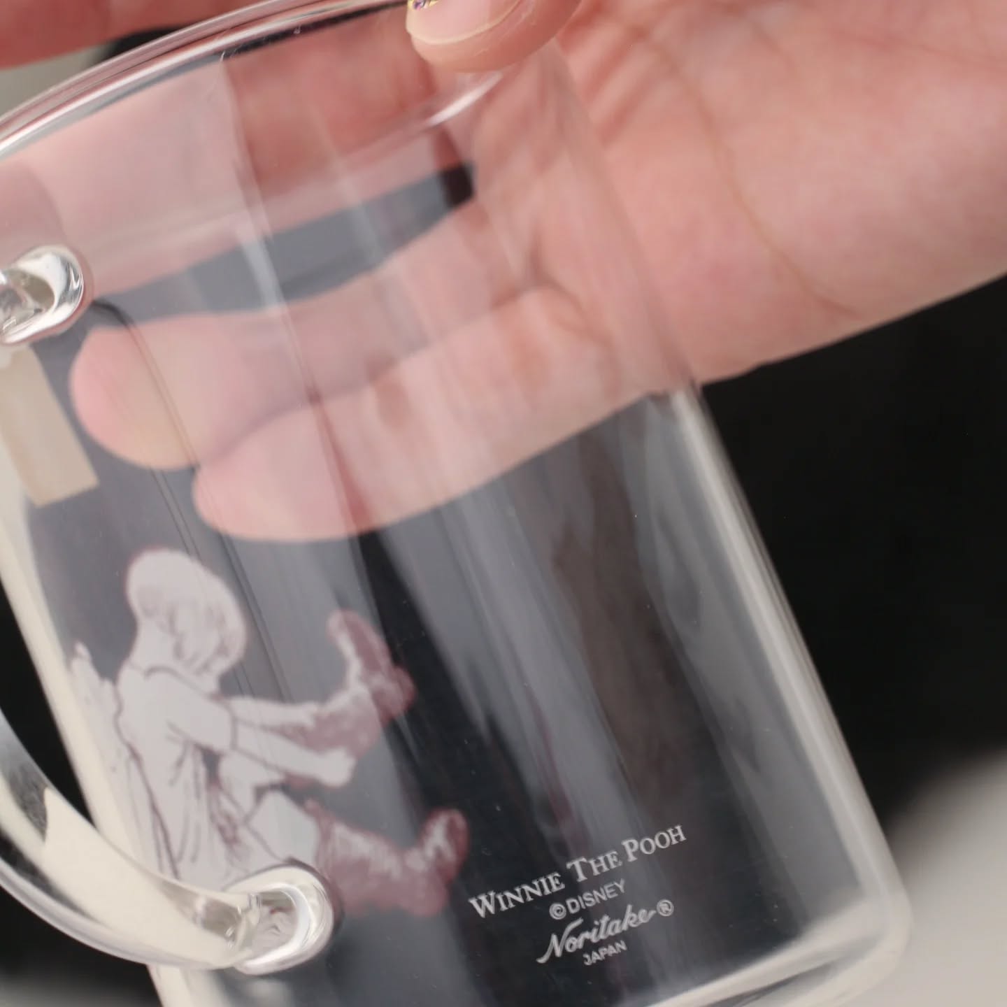 แก้วใสเนื้อบางเบา \nสกรีนลาย #winniethepooh สวยมากกก\nBy #noritake Japan \nราคา 420฿