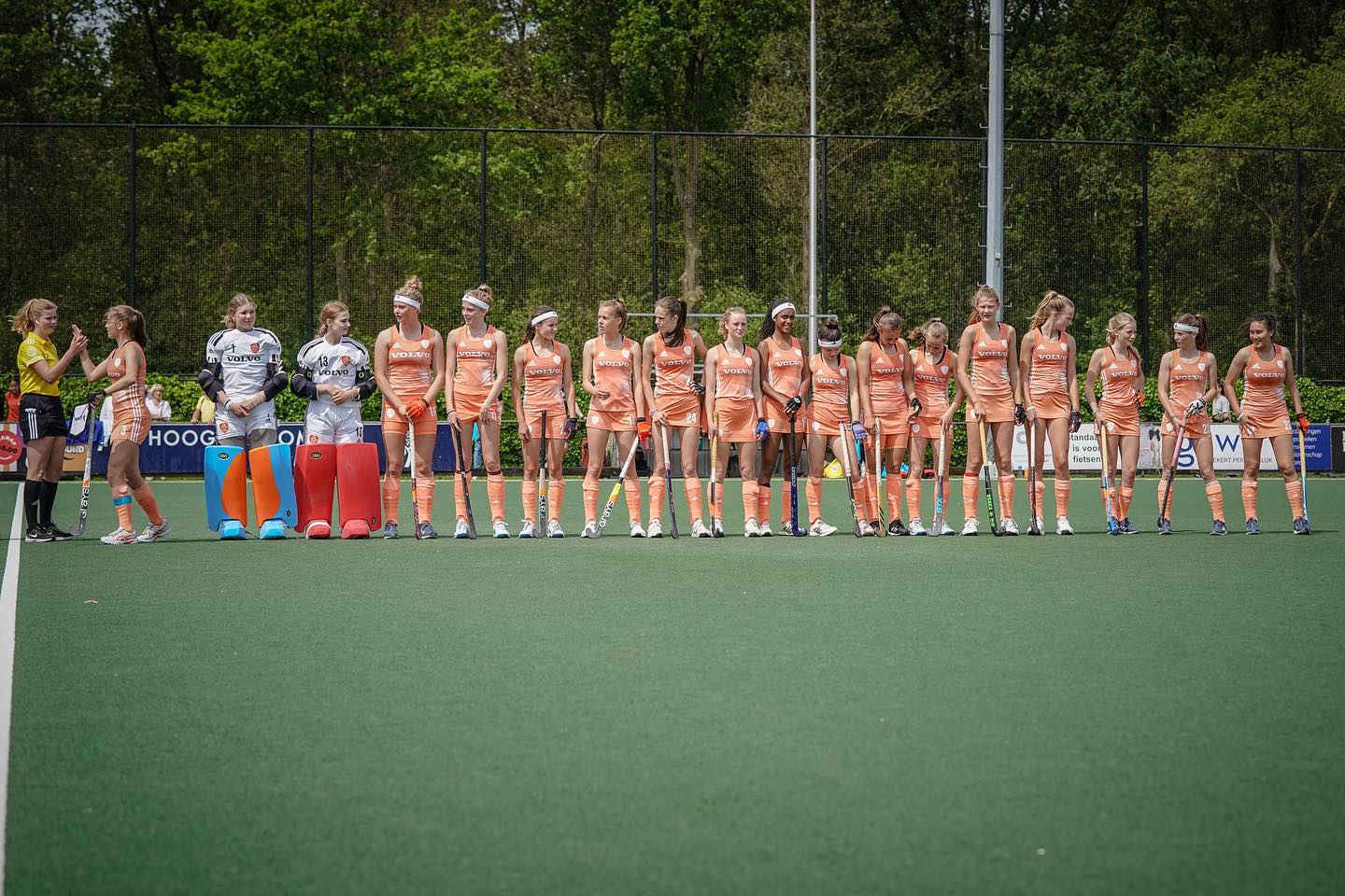 The champions of the future…. #fieldhockey #knhb #deutschlandu16 #oranjehockey #oranjehockey.u16 #dh